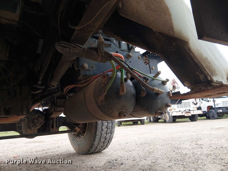 image for item DU3113 2005 International 7300 bucket truck