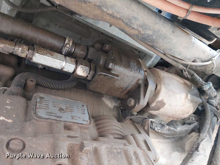 image for item DU3113 2005 International 7300 bucket truck