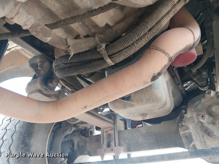 image for item DU3113 2005 International 7300 bucket truck