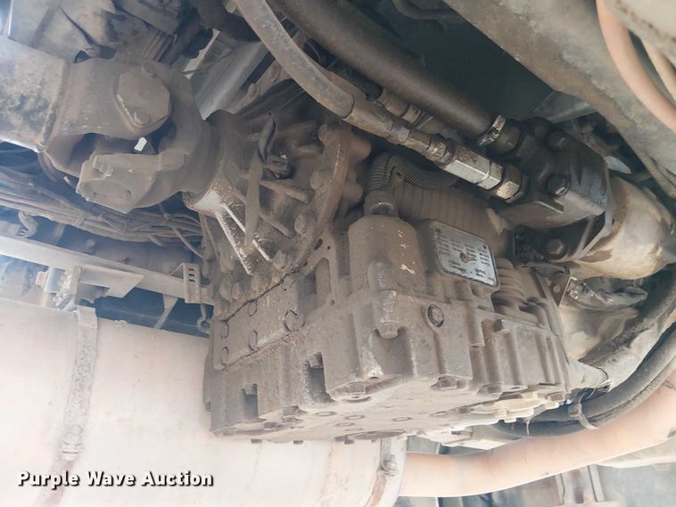 image for item DU3113 2005 International 7300 bucket truck