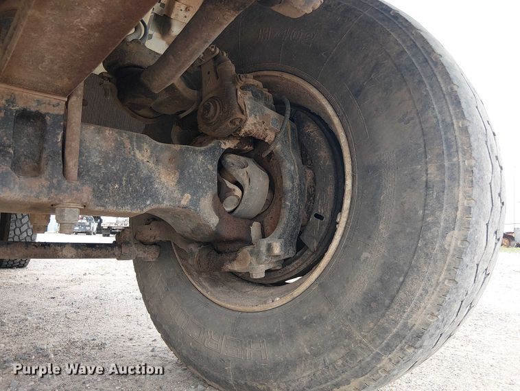 image for item DU3113 2005 International 7300 bucket truck