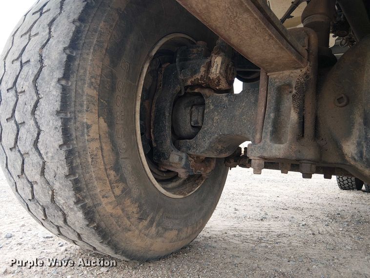 image for item DU3113 2005 International 7300 bucket truck