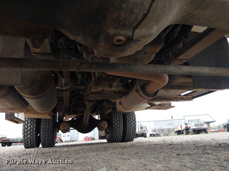 image for item DU3113 2005 International 7300 bucket truck