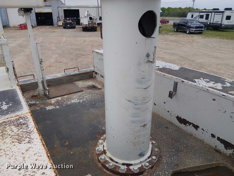 image for item DU3113 2005 International 7300 bucket truck