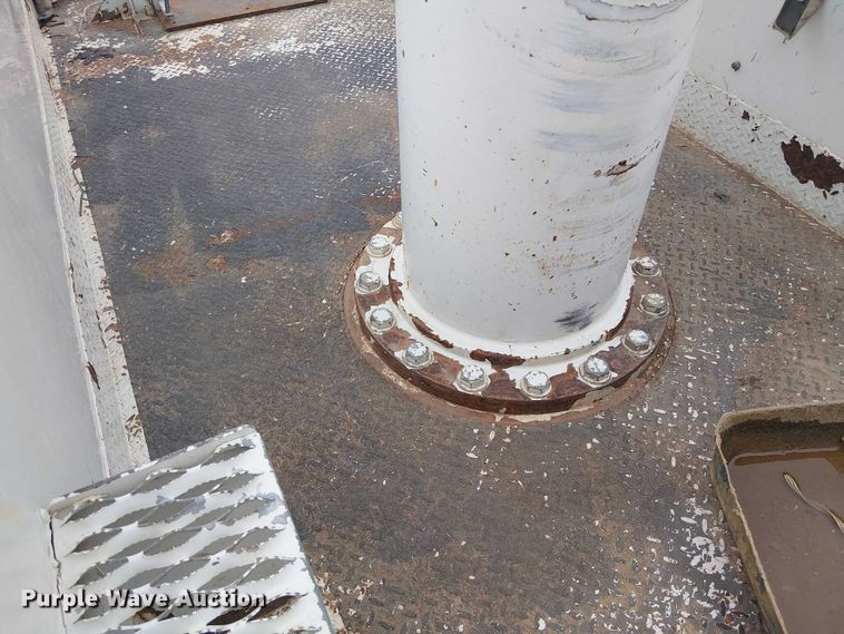 image for item DU3113 2005 International 7300 bucket truck