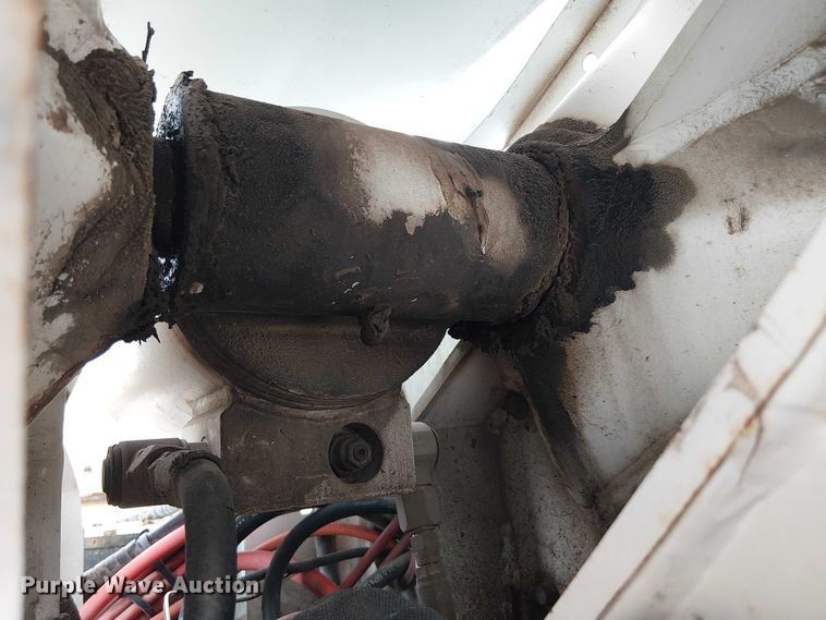 image for item DU3113 2005 International 7300 bucket truck