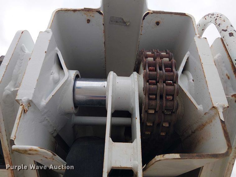 image for item DU3113 2005 International 7300 bucket truck