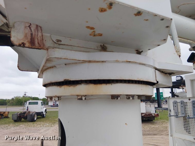 image for item DU3113 2005 International 7300 bucket truck