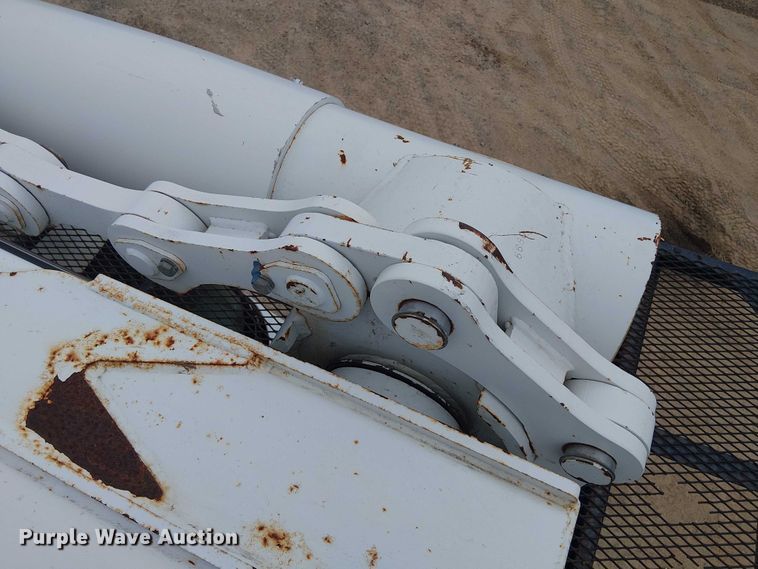 image for item DU3113 2005 International 7300 bucket truck