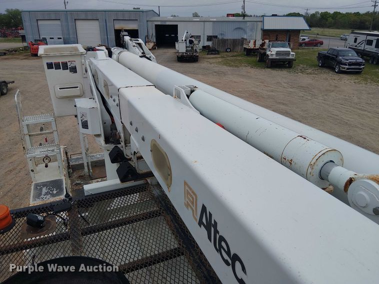 image for item DU3113 2005 International 7300 bucket truck