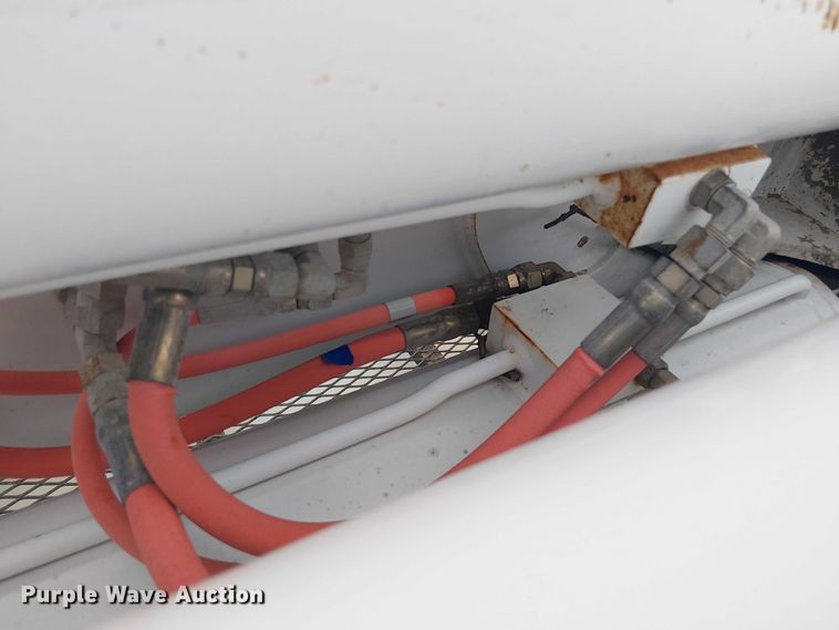 image for item DU3113 2005 International 7300 bucket truck