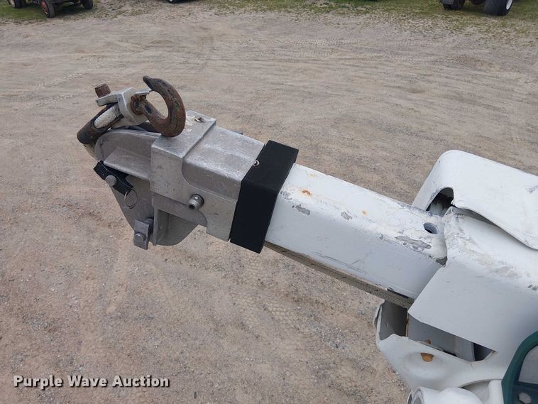 image for item DU3113 2005 International 7300 bucket truck