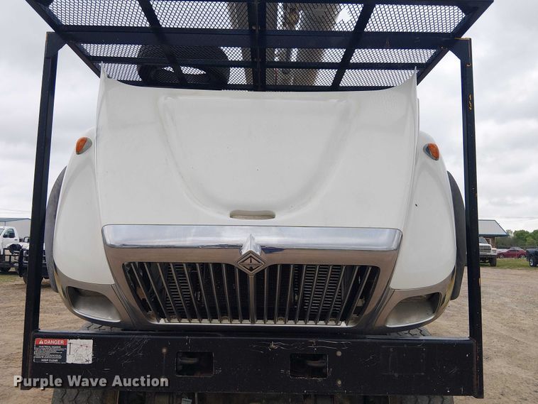 image for item DU3113 2005 International 7300 bucket truck