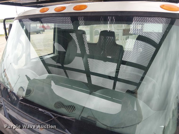 image for item DU3113 2005 International 7300 bucket truck