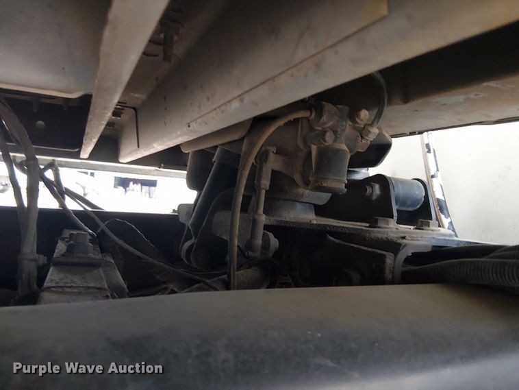 image for item DU3113 2005 International 7300 bucket truck