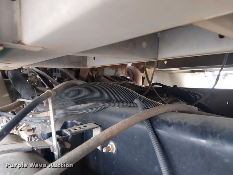 image for item DU3113 2005 International 7300 bucket truck