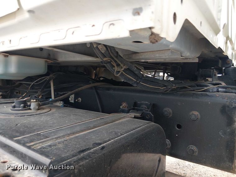 image for item DU3113 2005 International 7300 bucket truck