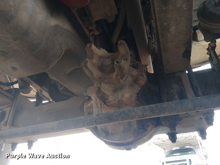 image for item DU3113 2005 International 7300 bucket truck