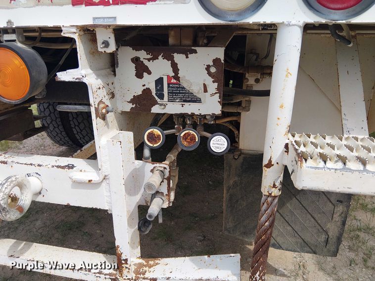 image for item DU3113 2005 International 7300 bucket truck