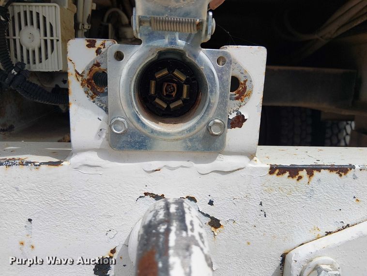 image for item DU3113 2005 International 7300 bucket truck