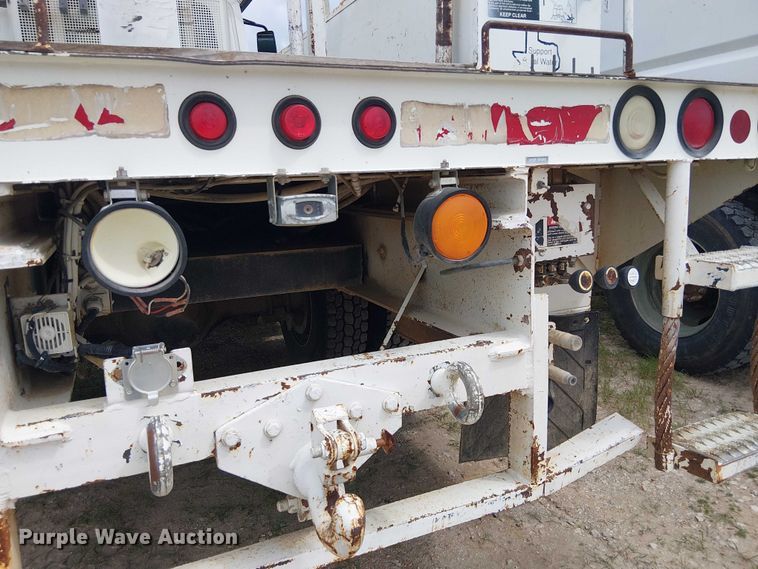 image for item DU3113 2005 International 7300 bucket truck