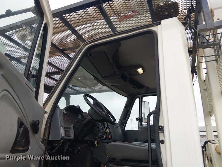 image for item DU3113 2005 International 7300 bucket truck