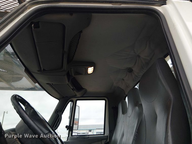 image for item DU3113 2005 International 7300 bucket truck