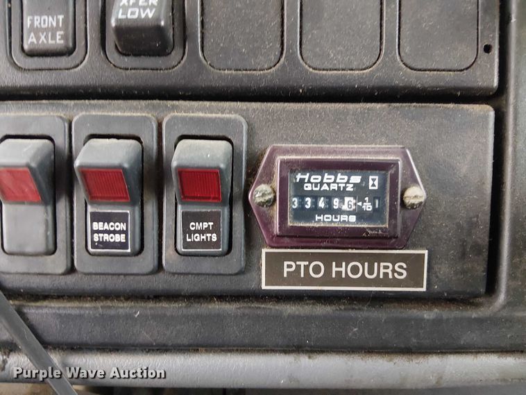 image for item DU3113 2005 International 7300 bucket truck