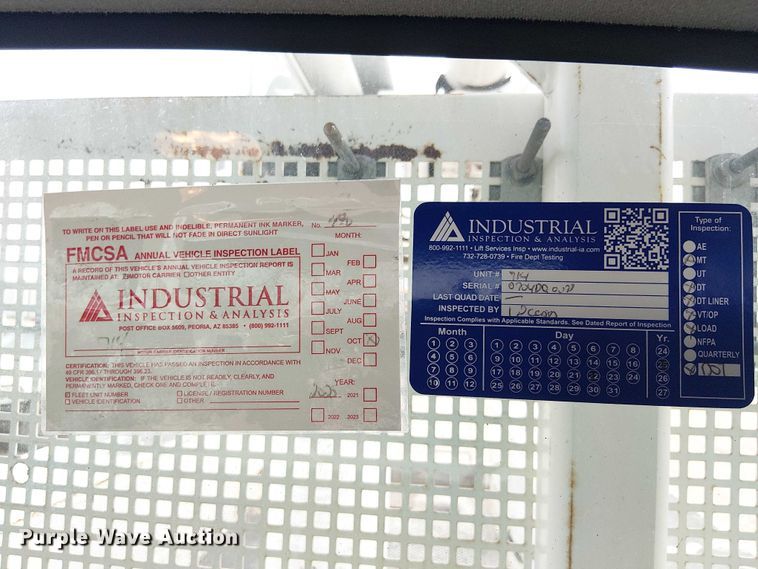 image for item DU3113 2005 International 7300 bucket truck