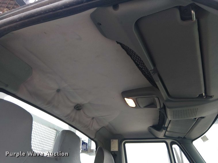 image for item DU3113 2005 International 7300 bucket truck