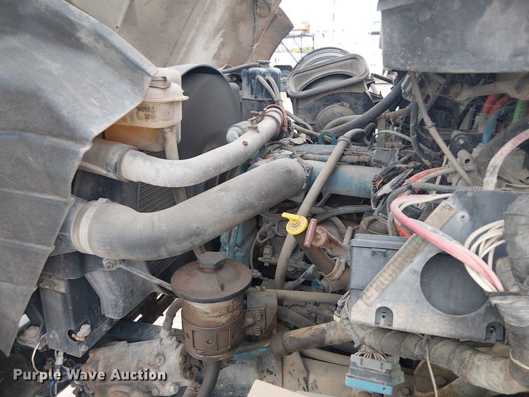 image for item DU3113 2005 International 7300 bucket truck