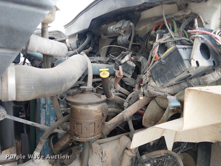 image for item DU3113 2005 International 7300 bucket truck