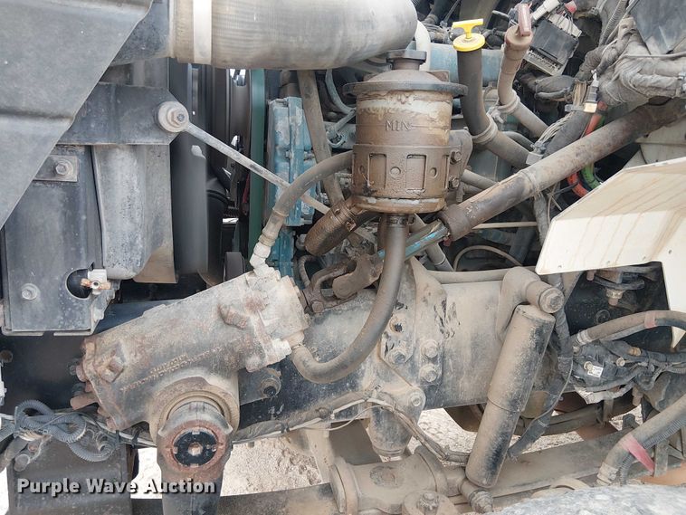 image for item DU3113 2005 International 7300 bucket truck