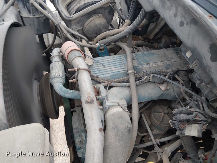 image for item DU3113 2005 International 7300 bucket truck