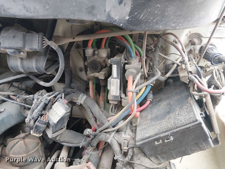 image for item DU3113 2005 International 7300 bucket truck