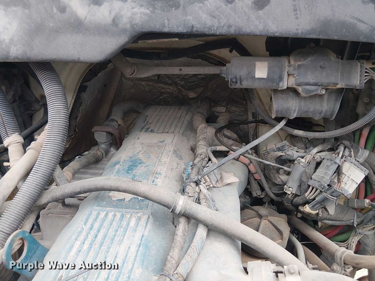 image for item DU3113 2005 International 7300 bucket truck