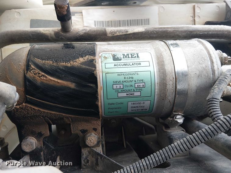 image for item DU3113 2005 International 7300 bucket truck