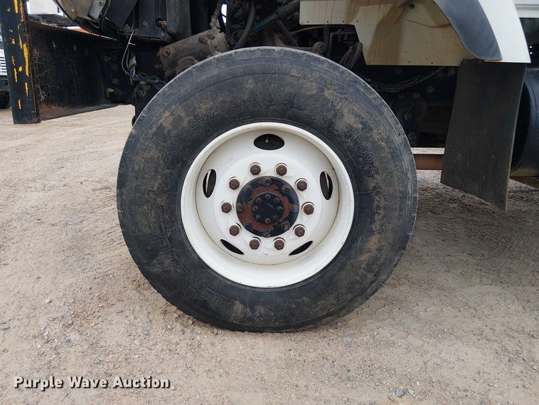 image for item DU3113 2005 International 7300 bucket truck