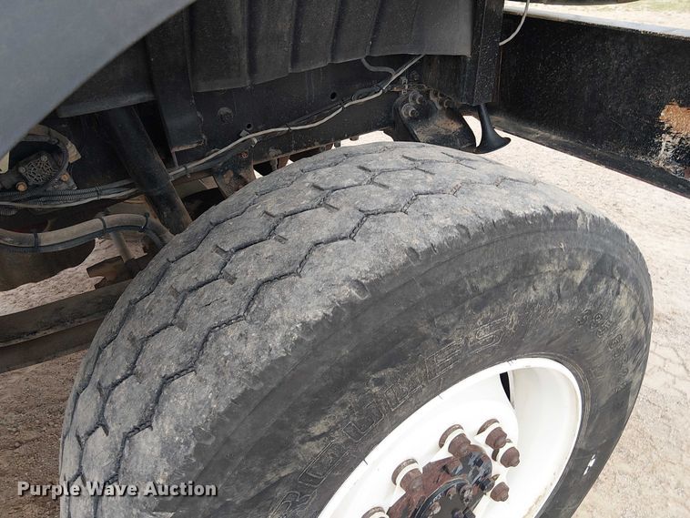 image for item DU3113 2005 International 7300 bucket truck