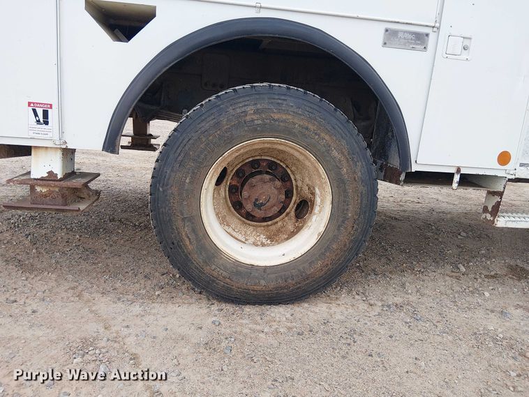 image for item DU3113 2005 International 7300 bucket truck