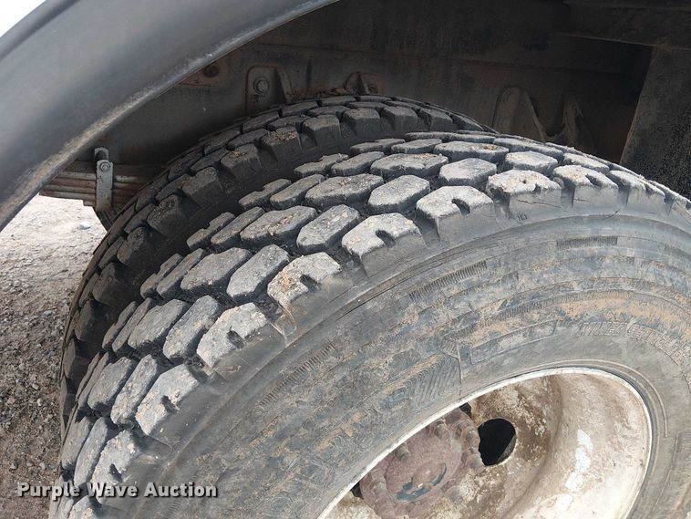 image for item DU3113 2005 International 7300 bucket truck