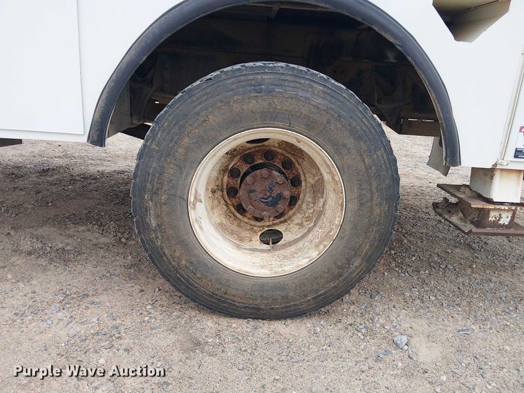 image for item DU3113 2005 International 7300 bucket truck