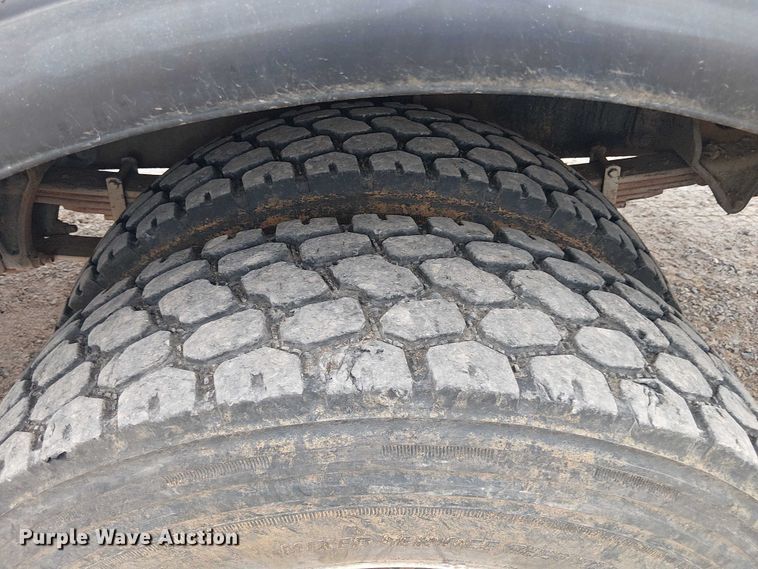 image for item DU3113 2005 International 7300 bucket truck