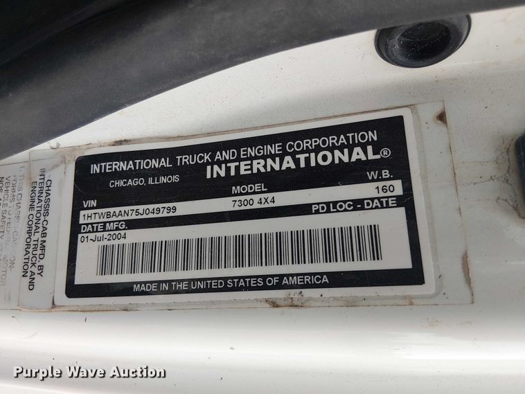 image for item DU3113 2005 International 7300 bucket truck