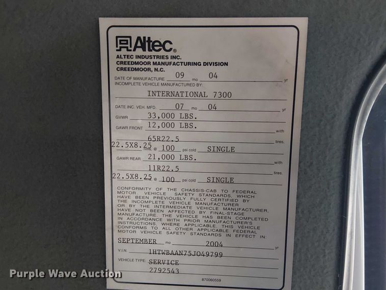 image for item DU3113 2005 International 7300 bucket truck