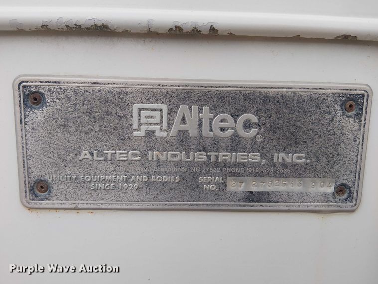 image for item DU3113 2005 International 7300 bucket truck