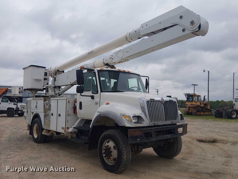 image for item DU3114 2007 International 7300 bucket truck