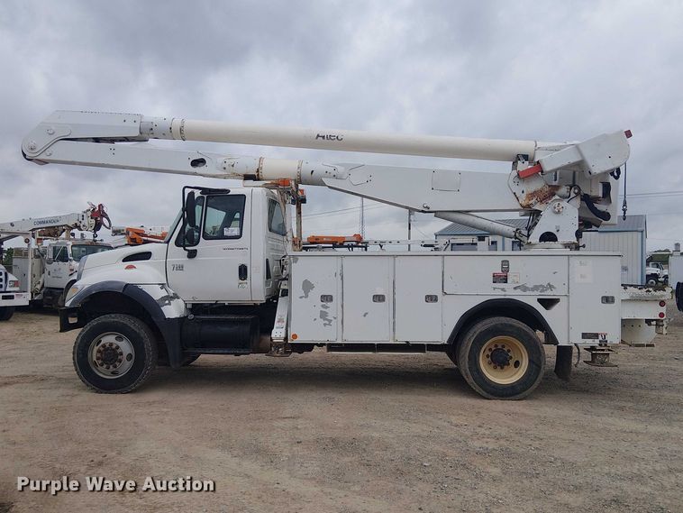 image for item DU3114 2007 International 7300 bucket truck