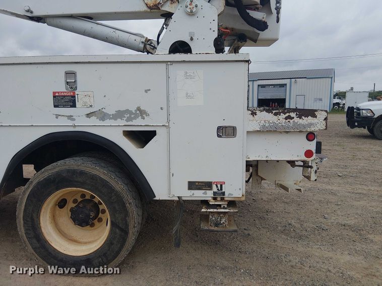 image for item DU3114 2007 International 7300 bucket truck