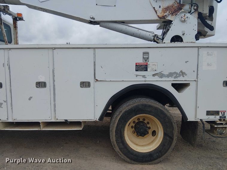 image for item DU3114 2007 International 7300 bucket truck